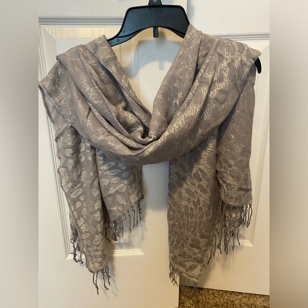 ⭐️5/$15! 8 Scarf Bundle! - Picture 13 of 16